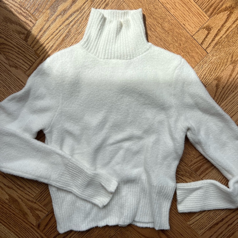Zara brand new white plush turtleneck sweater size S